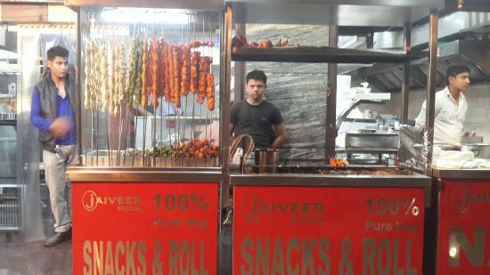 Jaiveer Special Naan & Chaap